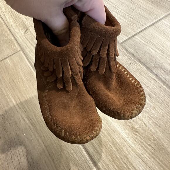 Minnetonka Brown Double Fringe Side Zip Boots - Picture 8 of 9